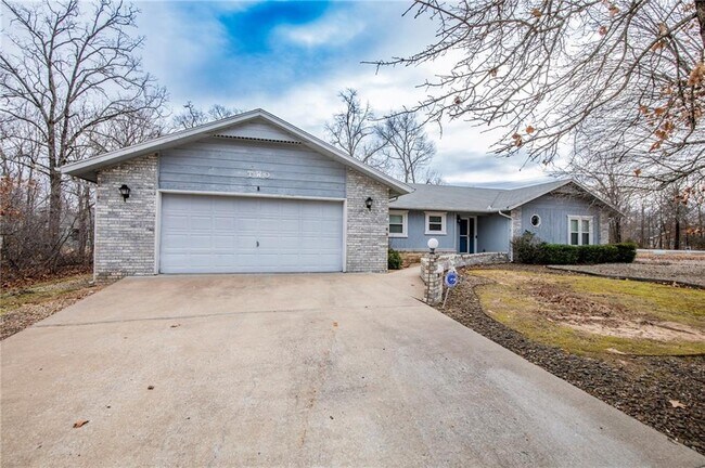 Building Photo - 2 Newburgh Dr