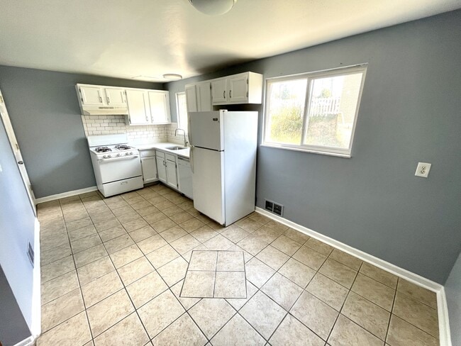 Building Photo - 440 Brierly Ln