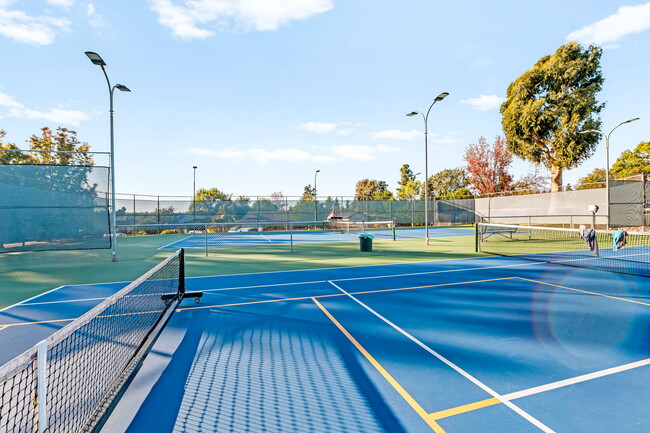 Building Photo - 2039 Village Wood Rd