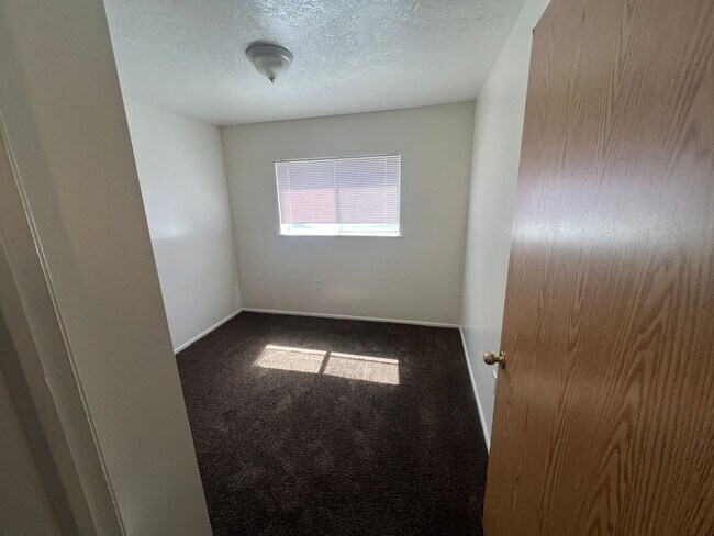 Building Photo - 857 Meadow Pine Ct