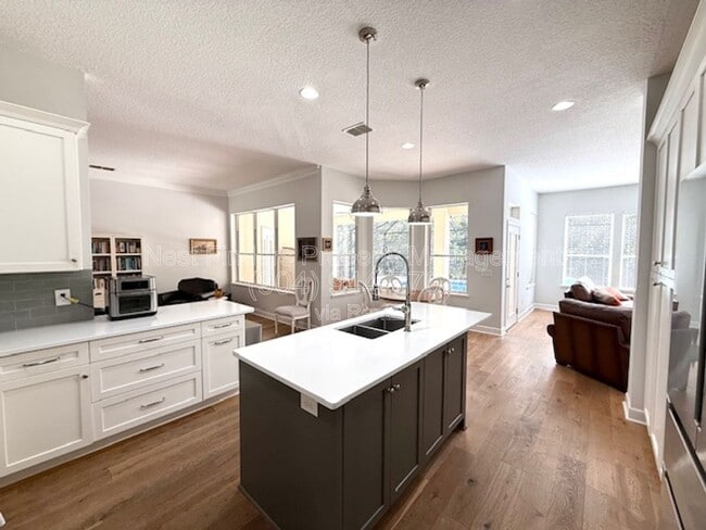 Building Photo - 12784 Cattail Pond Cir S