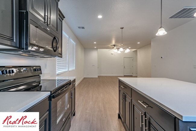 Building Photo - St. George 3 Bedroom Single-Level Home–$30...