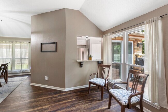 Building Photo - 6004 Hunnington Dr