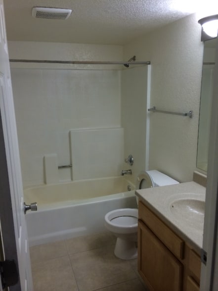 Building Photo - 1101 S Sycamore