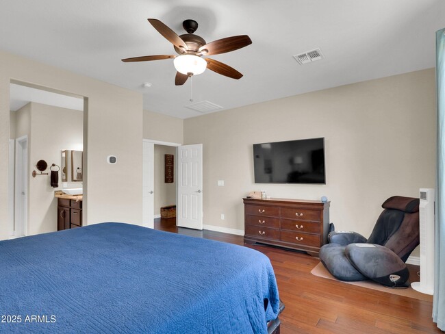 Building Photo - 1866 E Ravenswood Dr