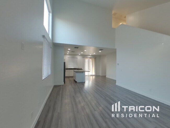 Building Photo - 2634 E Danbury Rd