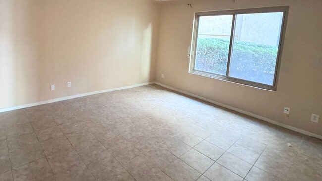 Building Photo - 2 bedroom condo in San Marcos