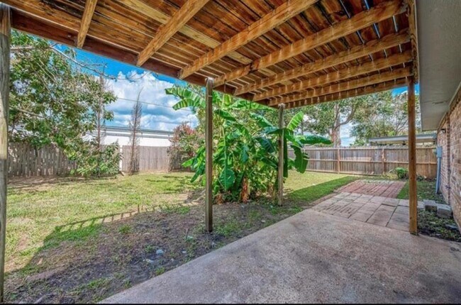 Building Photo - 5831 Caldicote St