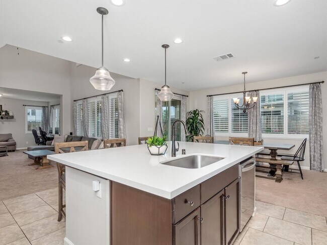 Building Photo - Newly Built 5 Bedroom Home Near Clovis East