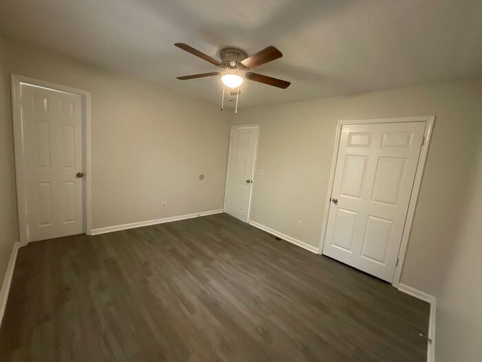 Building Photo - 2336 Pebble Rock E