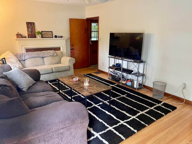 Building Photo - 417 S Swain Ave