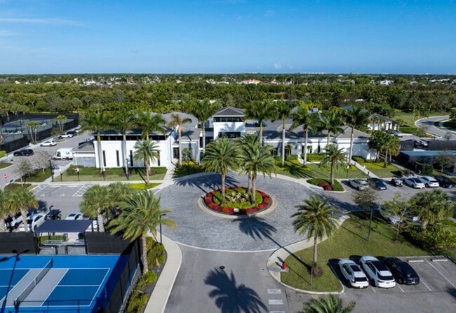 Building Photo - 17081 Five Waters Ave