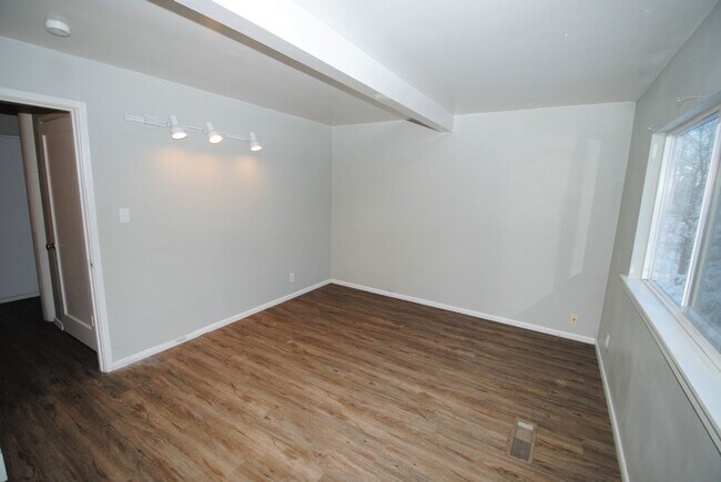 Building Photo - Lathrop St (1424/1426)