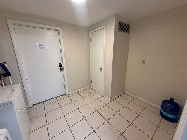 Building Photo - 121 Carlisle Ave NW