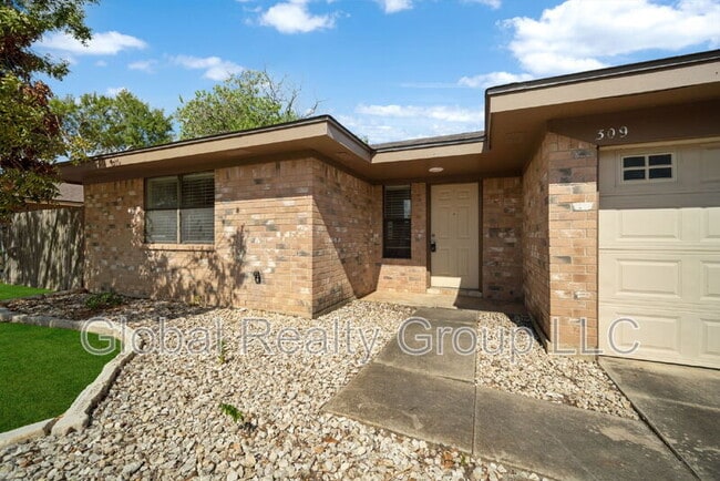 Building Photo - 309 Meadow Dr