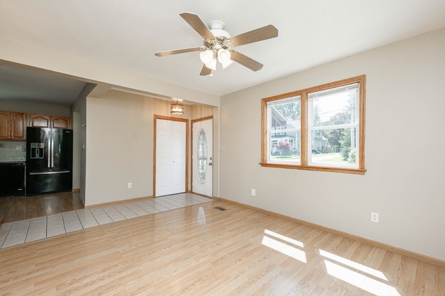 Building Photo - 804 N Van Buren St