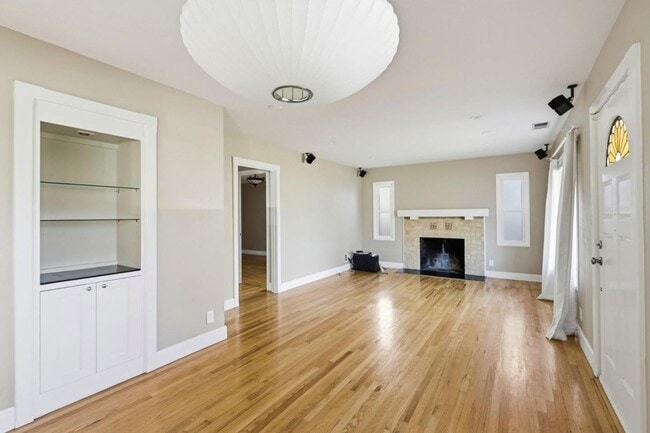 Building Photo - 954 Sunlite Dr