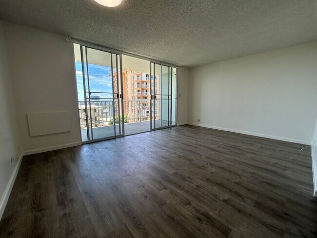 Building Photo - 1582