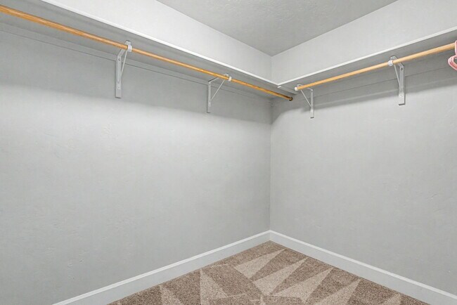 Building Photo - 5140 N Elmstone Ave