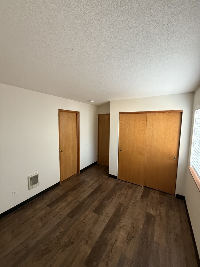 Building Photo - 1-Bedroom with new laminate flooring; Near...