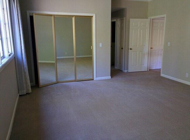 Master Bedroom - 1309 Crane St