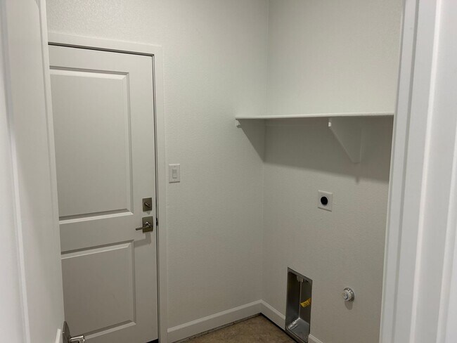 Building Photo - CIELO VERDE/ New Construction!