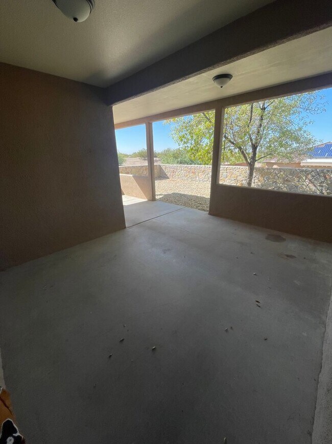 Building Photo - Lovely 4 Bedroom/2 Bath home in Parkhill E...