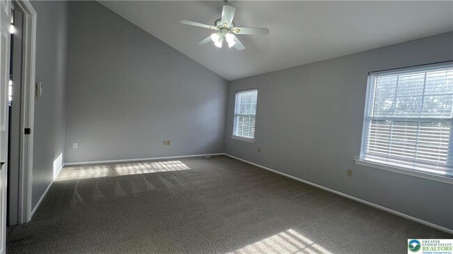 Building Photo - 1732 Pinewind Dr