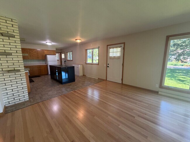 Building Photo - 2364 S Syene Rd