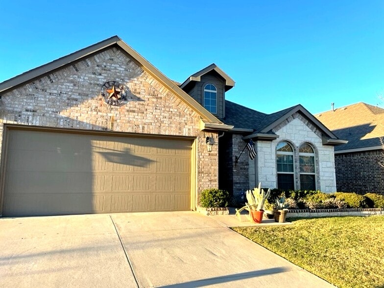 Building Photo - 1105 Lake Woodland Dr