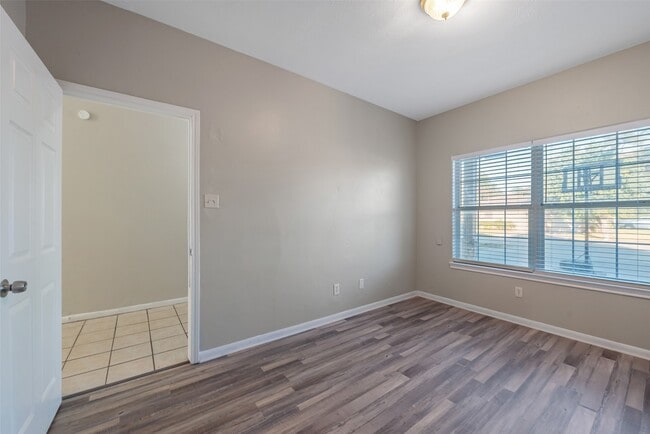 Building Photo - 6512 Nunn St