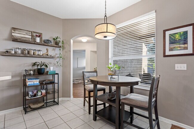 Building Photo - 545 Tuscanny St