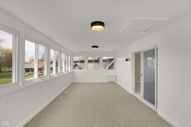 Building Photo - 3037 Golfview Dr