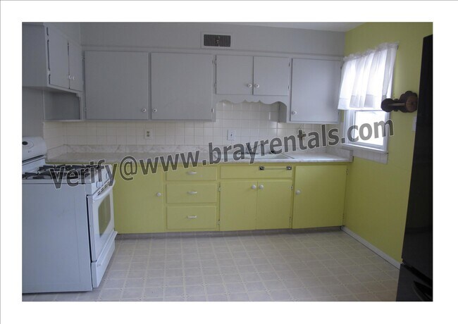 Building Photo - 1355 Mesa Ave