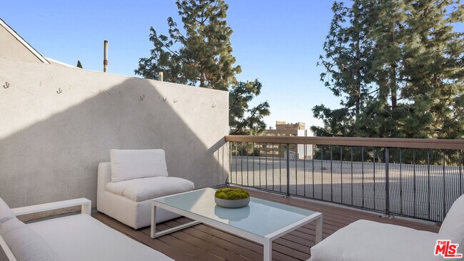 Building Photo - 8755 Shoreham Dr