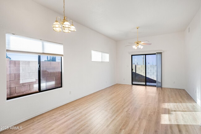 Building Photo - 813 Ocotillo Dr