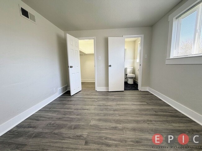 Building Photo - 2544-2548 S 200 E