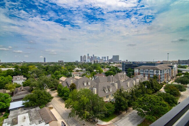 Building Photo - 701 Richmond Ave.