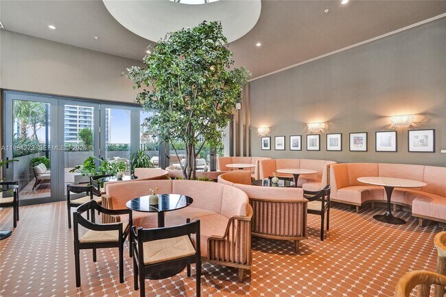 Building Photo - 11 NE 6th St