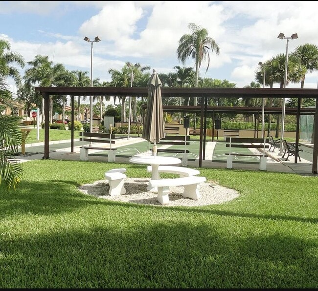 Building Photo - 802 Sky Pine Way