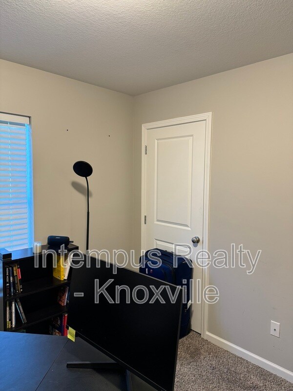 Building Photo - 2419 E Glenwood Ave