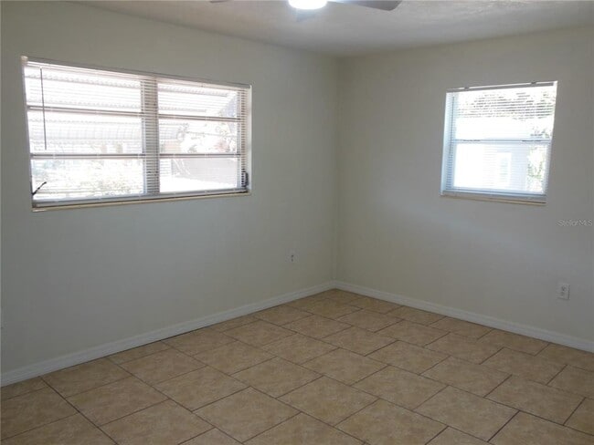 Building Photo - 2204 20th Ave W