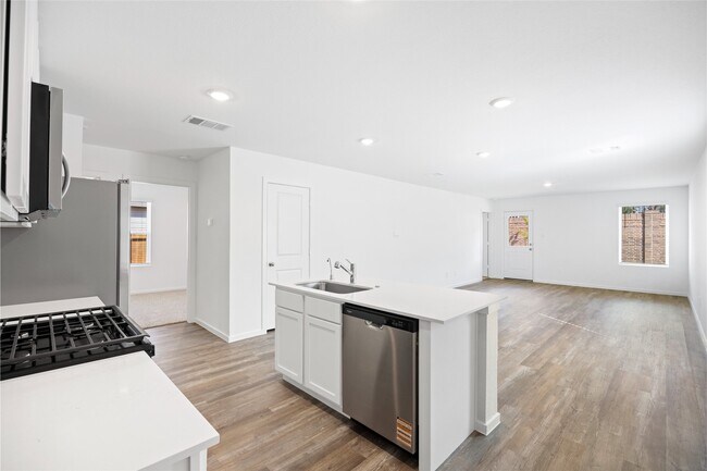 Building Photo - 23235 Teakwood Hills Dr