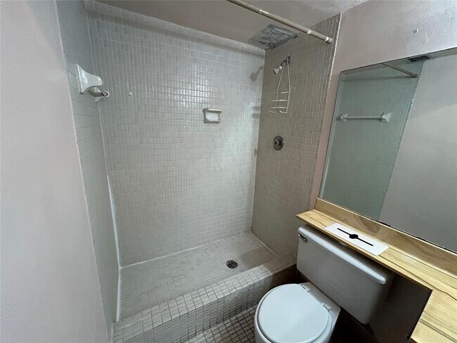 Building Photo - 3301 Spanish Moss Terrace
