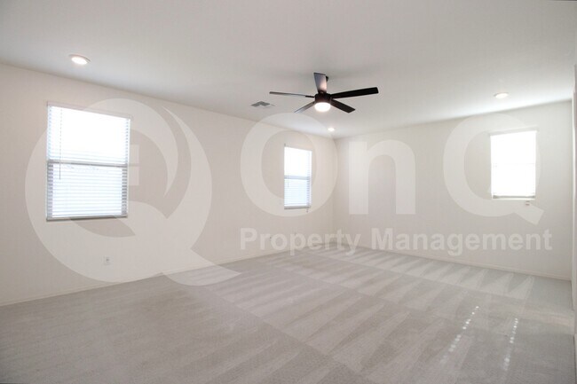 Building Photo - 3037 W la Mirada Dr