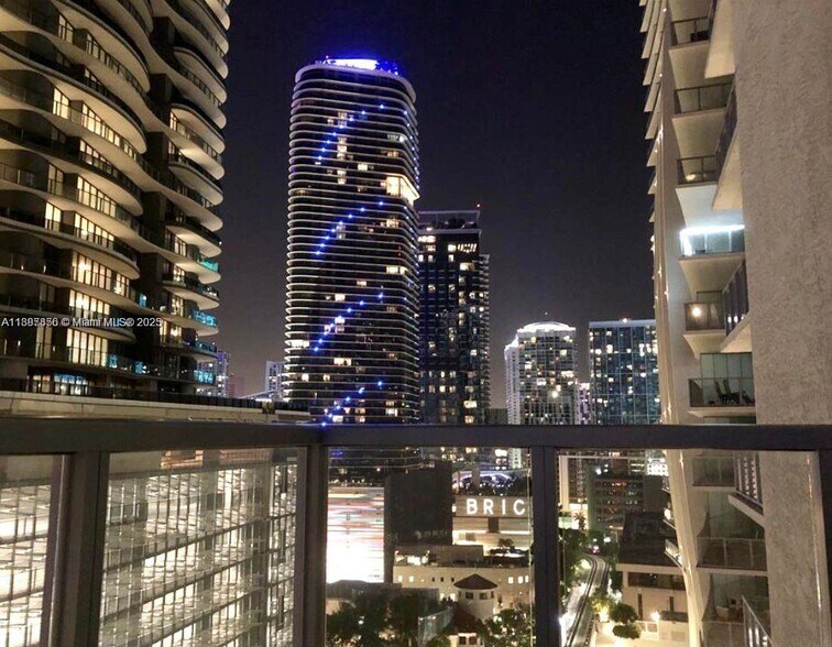 Building Photo - 1050 Brickell Ave