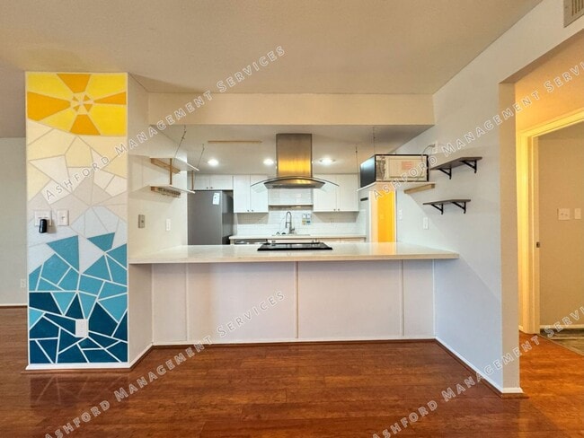 Building Photo - ***MOVE IN SPECIAL: REMODELED 4 BEDROOM HO...