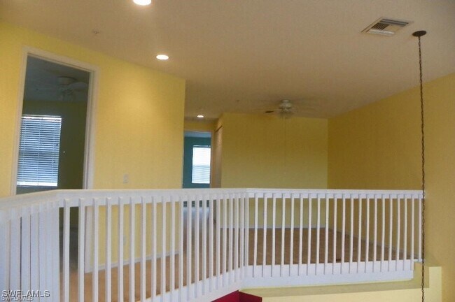 Building Photo - 1400 Mariposa Cir