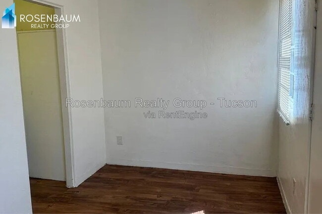 Building Photo - 1715 N Village Dr