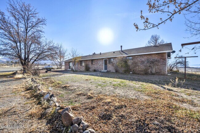 Building Photo - 430 Calle De La Plata